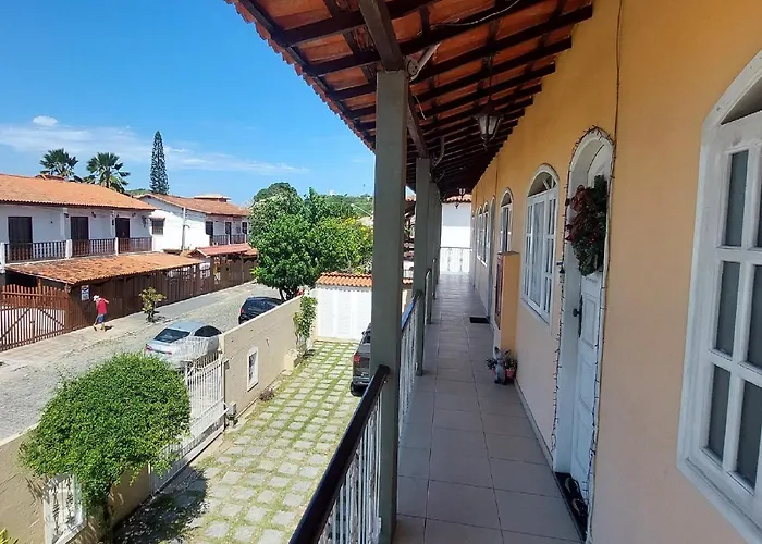 Ótimo apto de quarto, sala, cozinha e banheiro em Cabo Frio - caução garantia 200,00 - acomoda até 6 pessoas confortavelmente em camas - WiFi na área externa no condomínio